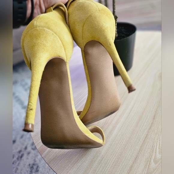 Steve Madden Yellow Suede Marley  Women's Heels Size 8.5. - Picture 8 of 13